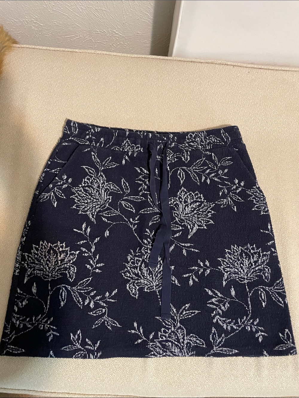 LOFT Navy Floral Terry Drawstring Skirt. Size small.